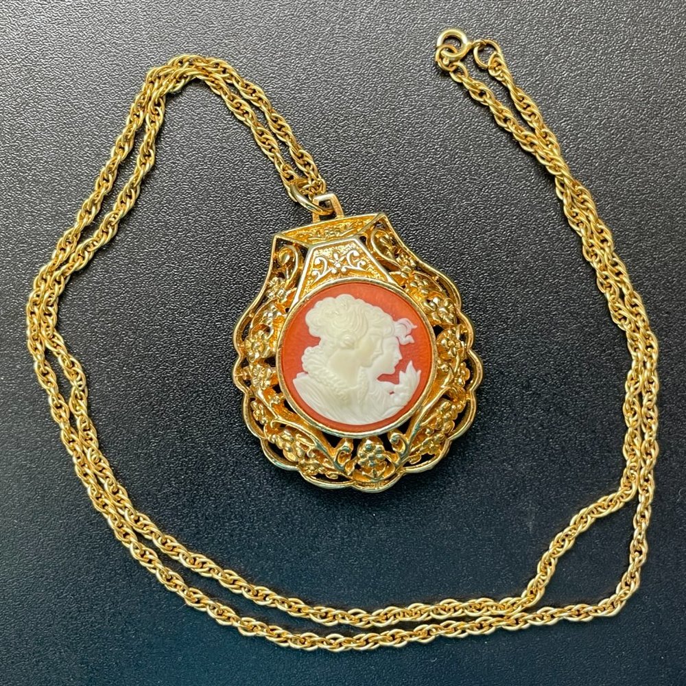 Rare Vintage Gold tone Cameo Solid Perfume Necklace